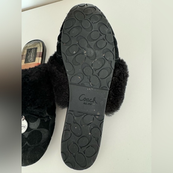 Coach slippers. Fits like size 7-7.5 - Picture 2 of 6